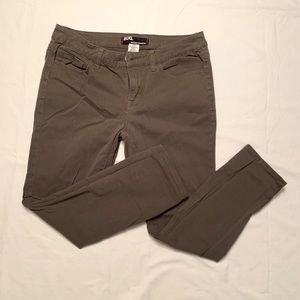 BDG Grazer Cropped Cigarette Pants Size 30 Green